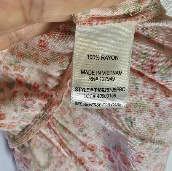 3/$20 Floral & Ivy PXL Tiered Floral Top - Picture 4 of 9